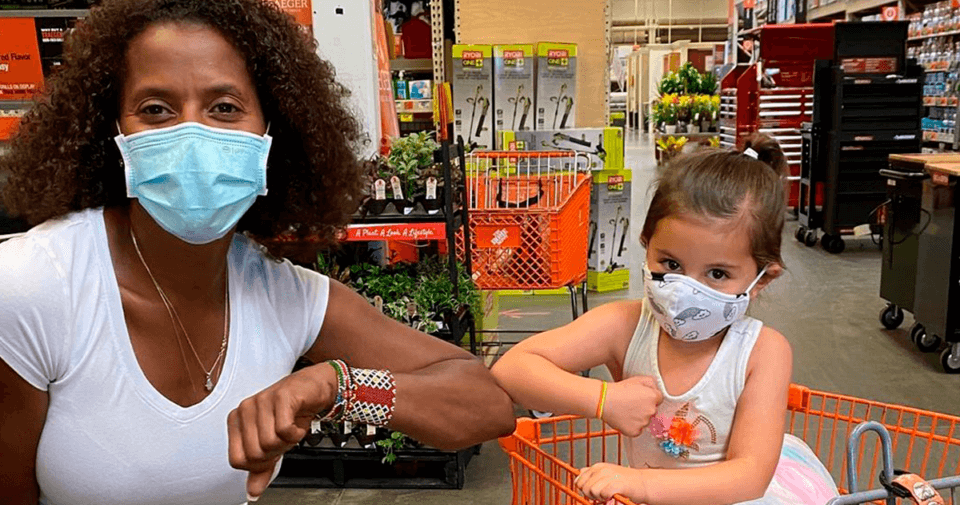 4-year-old-girl-yells-black-lives-matter-at-woman-in-home-depot-and-now-they-become-best-friends